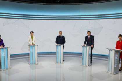 La izquierda se alía en el debate del 18-F contra Rueda, y este responde: "Muy bravos aquí y mansos en Madrid"