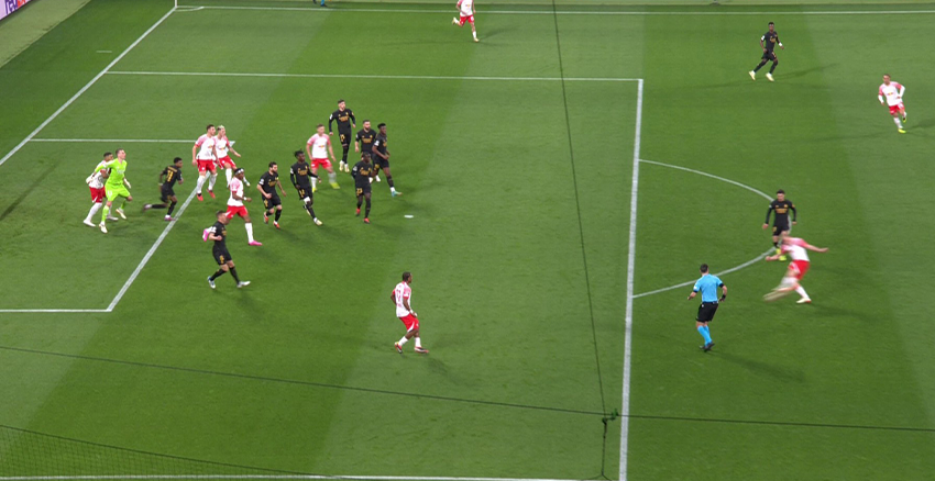 La acción del gol anulado al Leipzig.