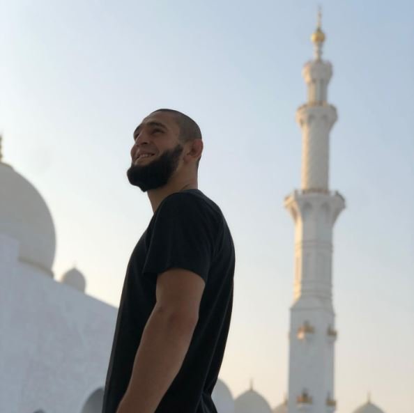 Chimaev visitando la mezquita de Sheikh Zayed en Abu Dabi