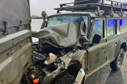 Estado de uno de los vehículos del Ejército accidentados