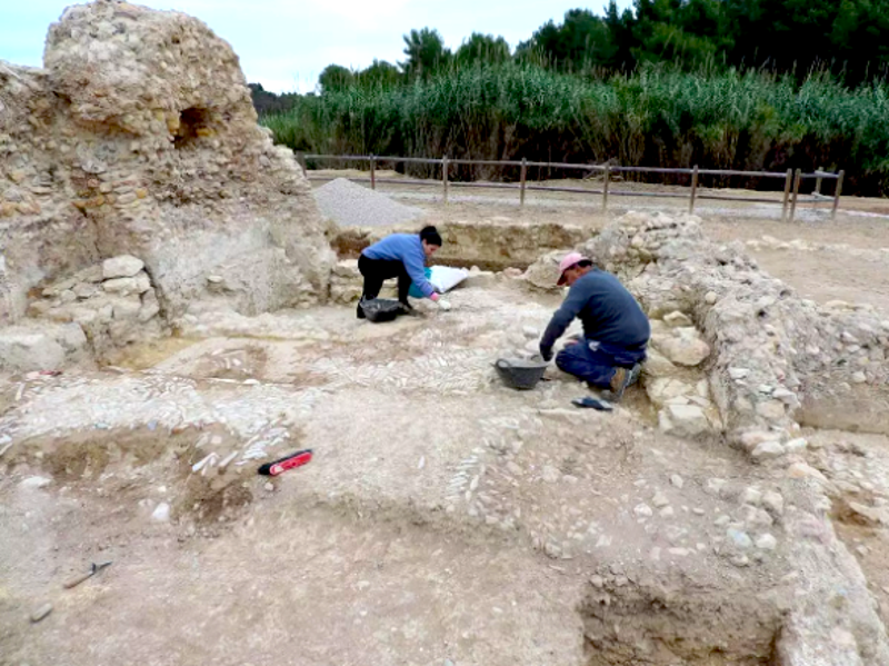 El yacimiento de Hostalot-Idlum toma su nombre de un hostal que se construyó en el lugar en el siglo XVI.