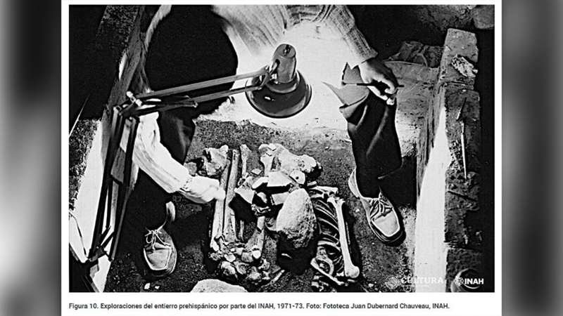 Foto tomada en la década de 1970, durante las primeras investigaciones sobre el supuesto entierro de un monle del siglo XVI.