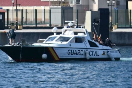 Una lancha de la Guardia Civil