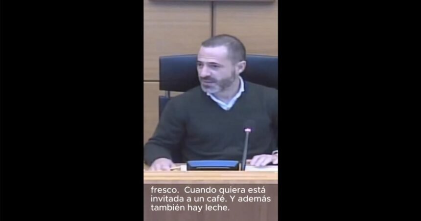 El alcalde socialista de Siero, tras gastarse 1.225 euros en una cafetera: «Les pido que traigan bizcocho»