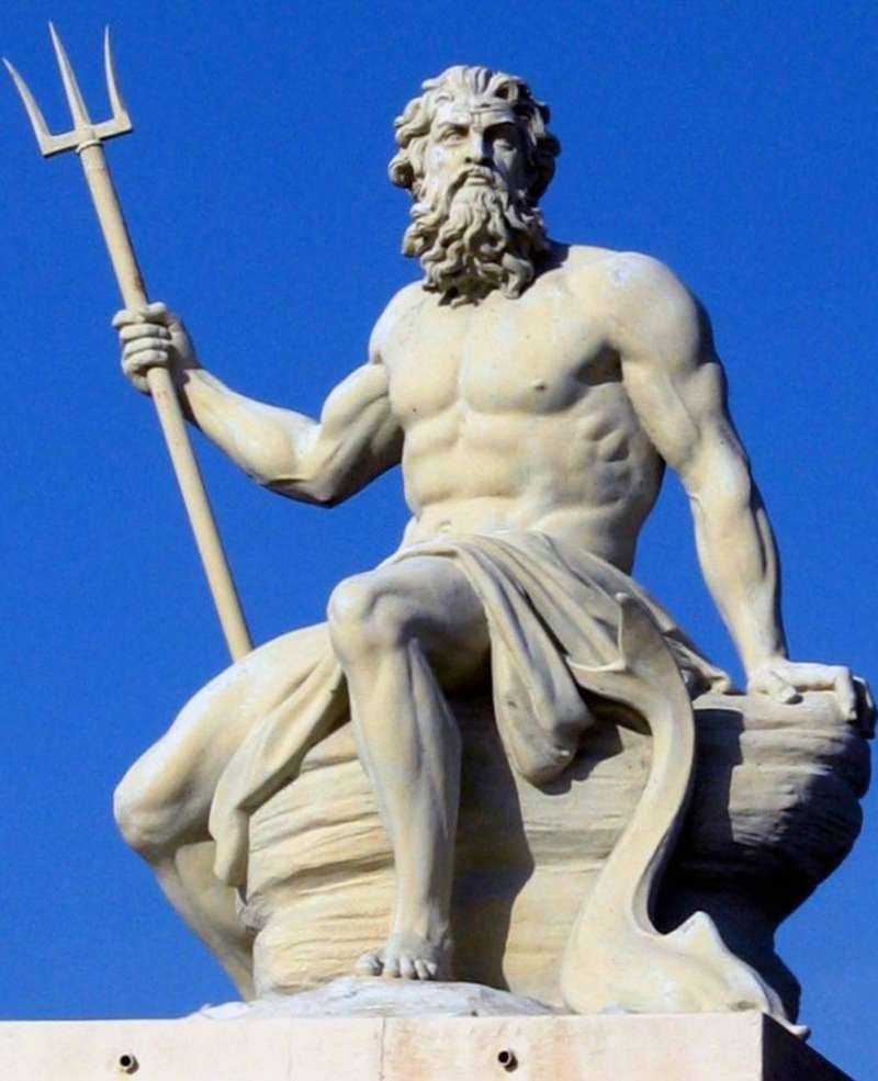 Estatua del dios Poseidón que decora el puerto de Copenhague, Dinamarca.