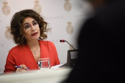 Montero dice que la ILP apoyada por Junts "no conduce a ningún lado" y que genera falsas expectativas a los catalanes