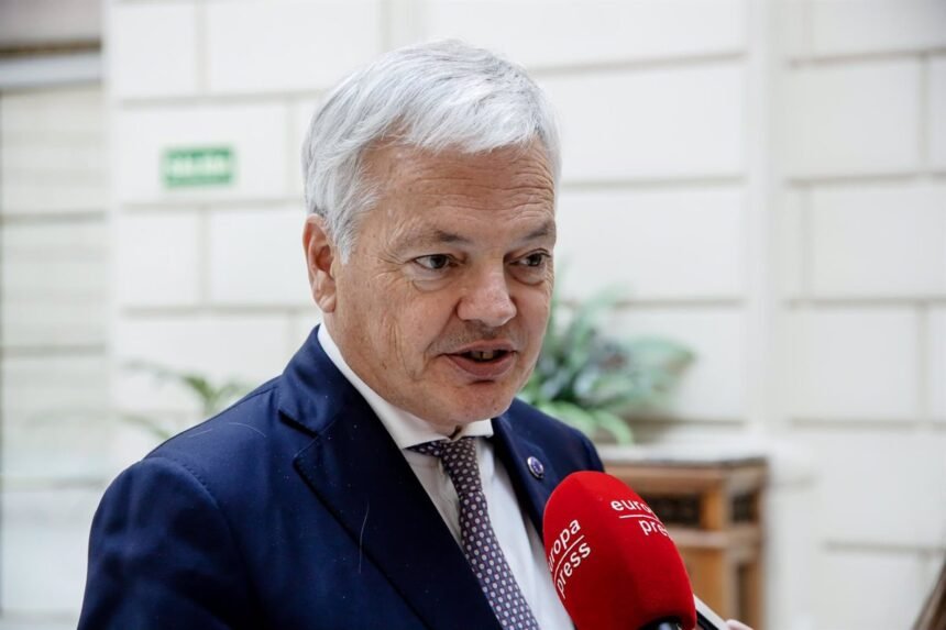 Reynders podrá seguir mediando entre PP y PSOE para desbloquear el CGPJ hasta el 25 de abril tras retrasar su excedencia