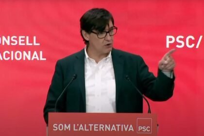 Los chats de la trama de Koldo comprometen a Illa: "Nos avisan de que el ministro ha dado el OK"