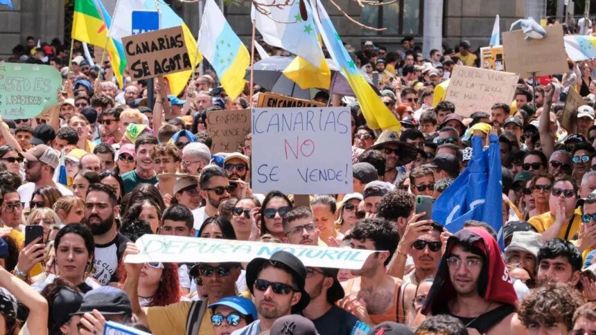El descontento en Canarias con los excesos del turismo deriva en una manifestación masiva