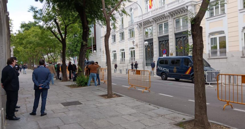 Pinchazo de la manifestación «El golpismo se viste de toga» ante la sede del CGPJ