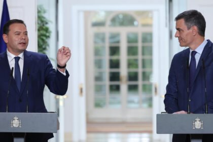El primer ministro portugués responde a Sánchez que no cuente con él para reconocer a Palestina así