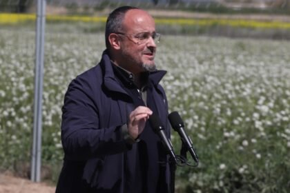 Alejandro Fernández promete crear en Cataluña una 'oficina antiokupación' como la que lanzó Albiol