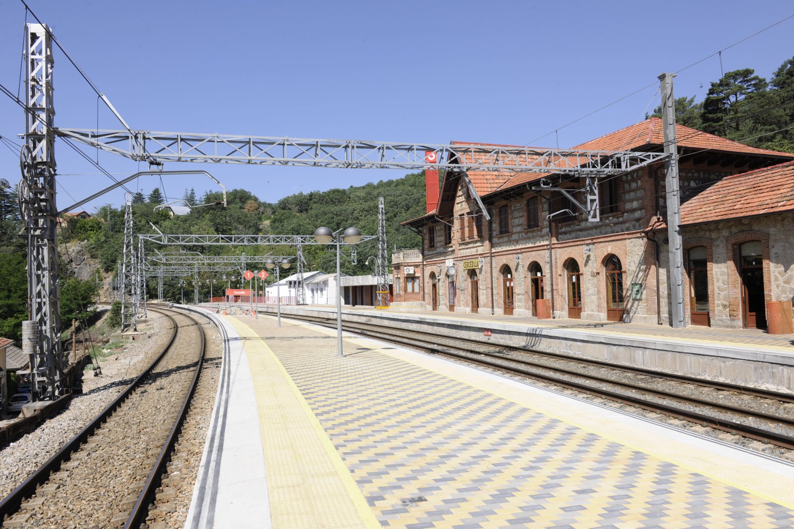 Andenes de la estación de Cercanías de Cercedilla.