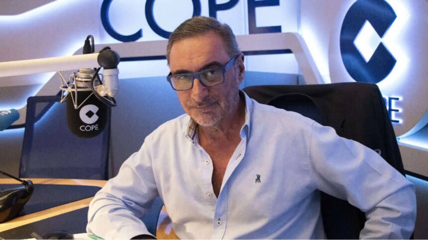 El expresidente interino y ahora candidato a la presidencia de la Real Federación Española de Fútbol (RFEF), Pedro Rocha, a su llegada al Juzgado de Primera Instancia e Instrucción Número 4 de Majadahonda, a 12 de abril de 2024, en Majadahonda, Madrid (España). Pedro Rocha está citado hoy a declarar como testigo ante la juez que investiga el presunto desvío de fondos asociado a contratos durante la gestión al frente de la entidad de Luis Rubiales, con quien fue vicepresidente y al que sucedió de manera provisional. La declaración se produce dos días después de que haya presentado formalmente su candidatura a las elecciones para la presidencia de la RFEF, que serán el próximo 6 de mayo. 12 ABRIL 2024;PEDRO ROCHA;PRESIDENCIA;CORRUPCION;RFEF A. Pérez Meca / Europa Press 12/4/2024