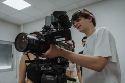 Madrid incluye el cine en el temario de los institutos para dar la batalla cultural contra la izquierda