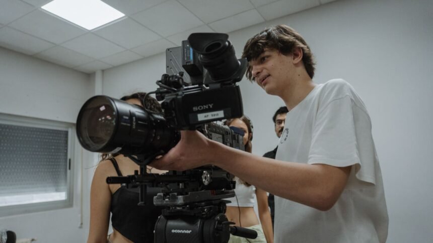 Madrid incluye el cine en el temario de los institutos para dar la batalla cultural contra la izquierda