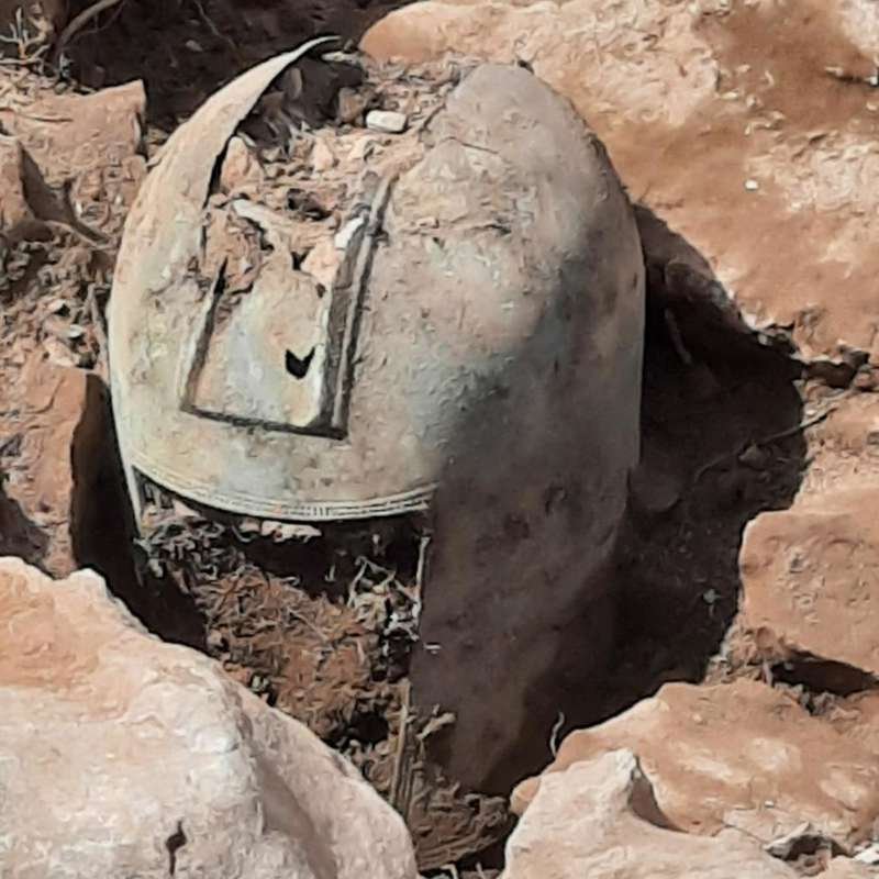 Detalle del casco greco-ilirio descubierto en el yacimiento de Gomila en Croacia. 