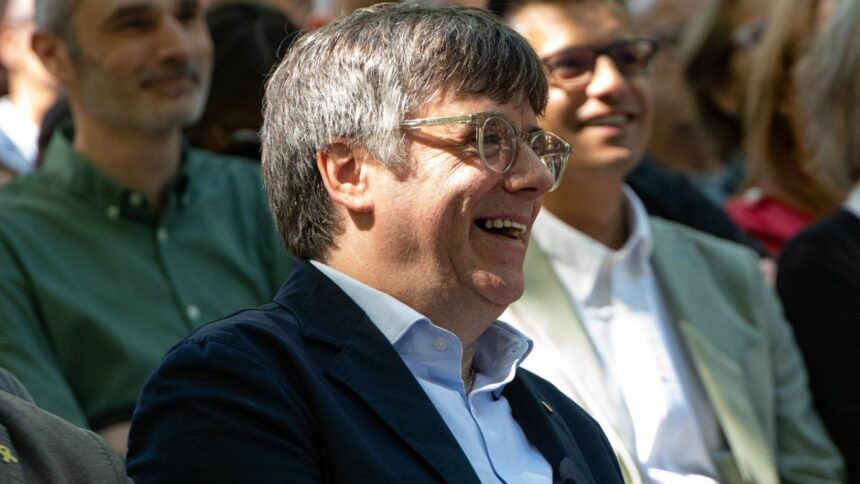 Puigdemont presume del 'lacayo' Sánchez: "Nadie tiene la capacidad de decirle 'no' como la tiene Junts"