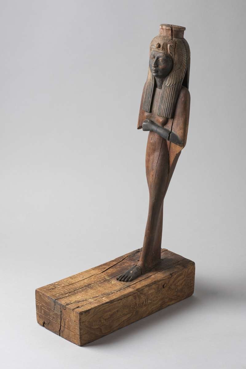 Estatuilla que representa a la reina Ahmose Nefertari. Museo Egipcio, Turín.