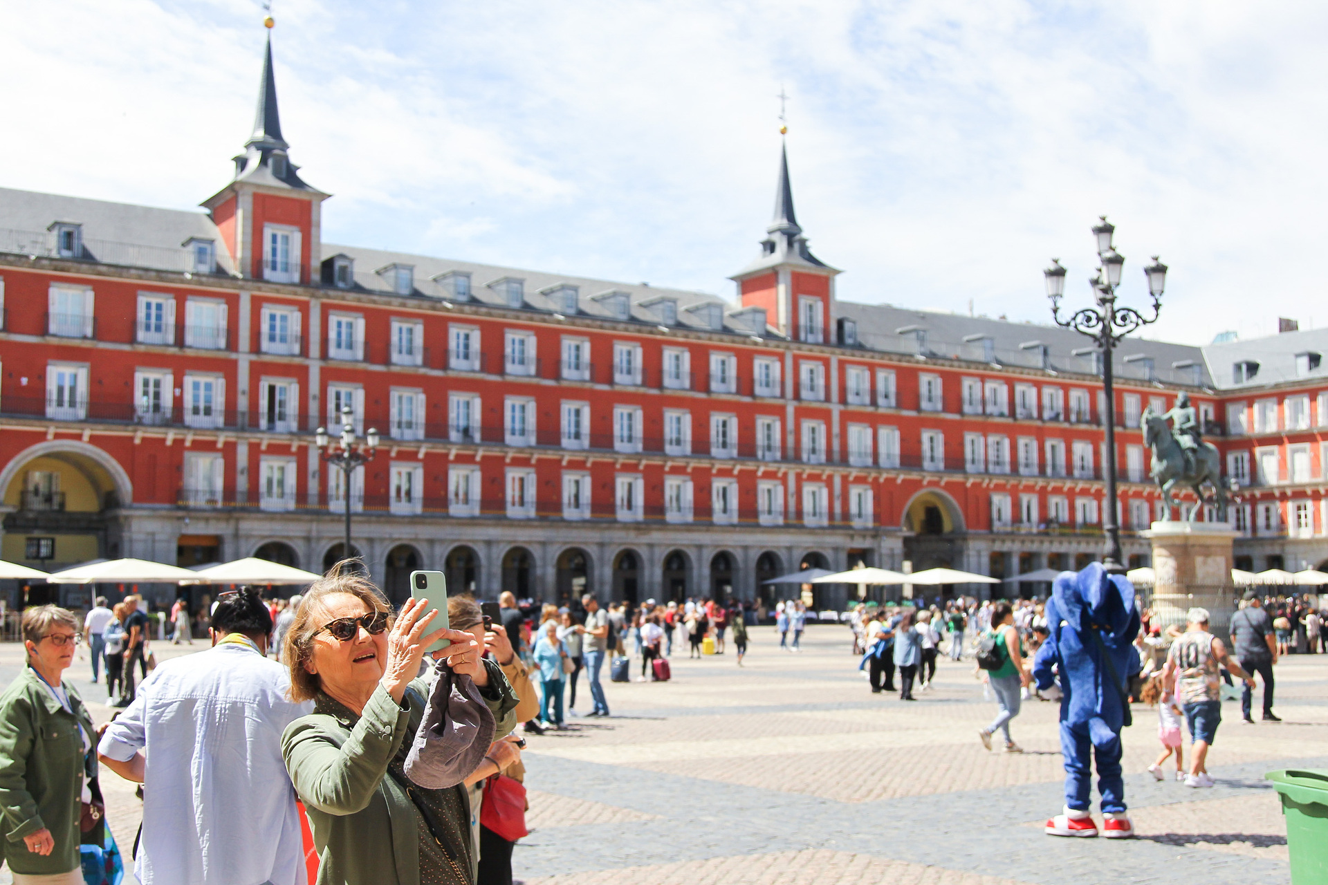 fotografo: Jorge Paris Hernandez [[[PREVISIONES 20M]]] tema: Plaza Mayor. Turismo. Calor. Turistas. Madrid