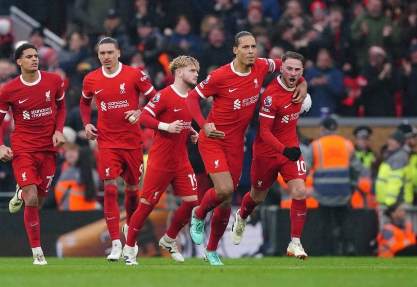 El Liverpool mantiene la delantera por la Premier en su batalla con el colista