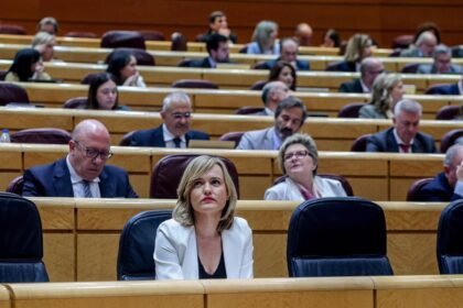 El PP dice que las cartas de Begoña Gómez muestran la "decrepitud" del Gobierno y este replica: "Isabel, sé fuerte"