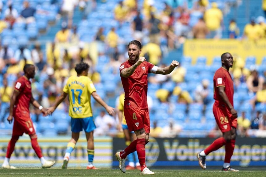 El Sevilla ve la luz en Las Palmas y el Granada se aferra a un milagro