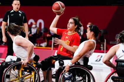 España arranca bien el Preparalímpico Femenino de baloncesto en silla