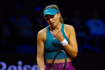 Badosa se retira llorando ante Sabalenka en los octavos de Stuttgart