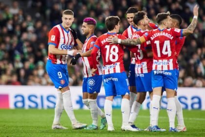 El Girona impone su objetivo Champions ante un Cádiz que ve alejarse al Celta de Aspas