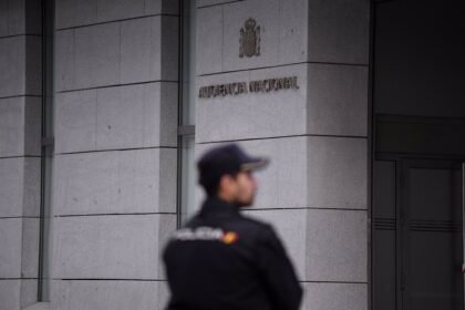 El PSOE pide a la AN que indague en la presunta investigación de la "policía patriótica" a la familia de Sánchez