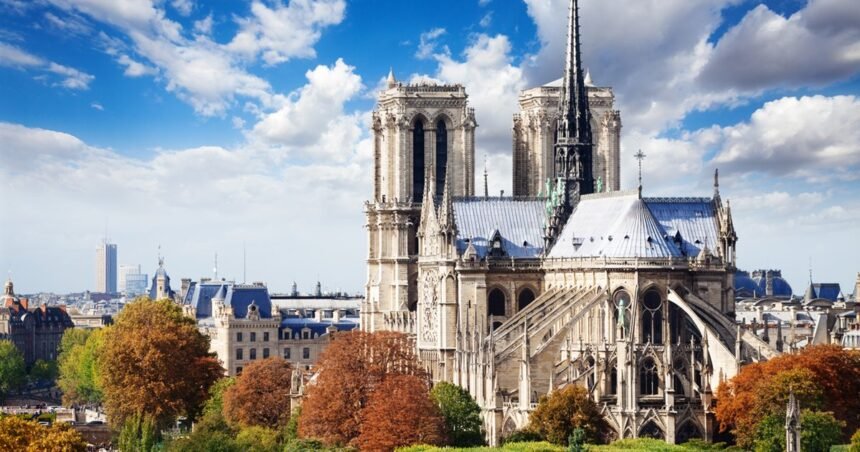 La catedral de Notre Dame de París en 11 fechas clave