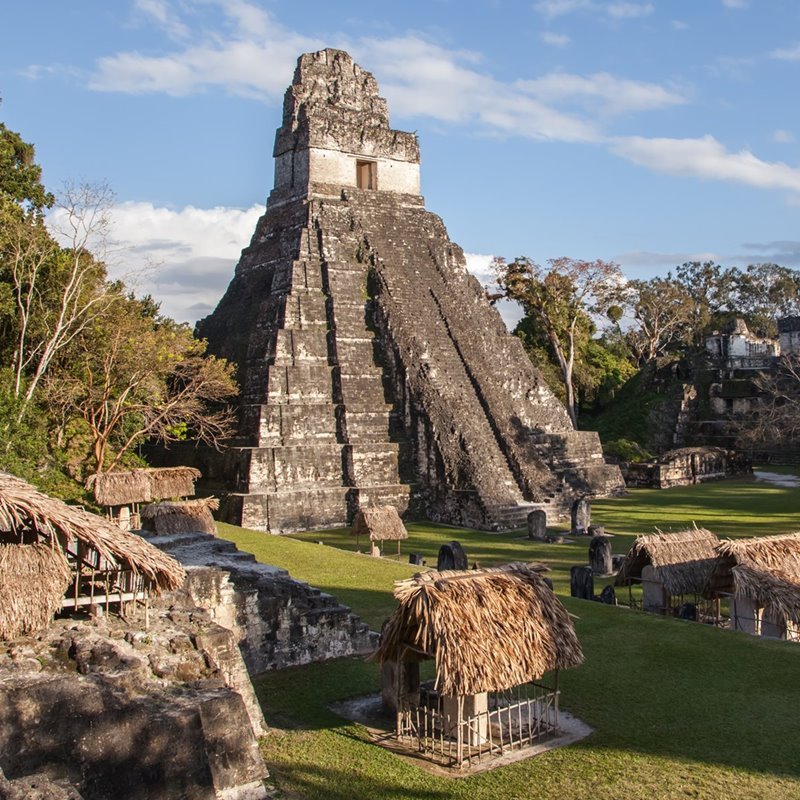 La Gran Plaza de Tikal, en la selva del Petén, en Guatemala.