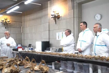 Pedro Sánchez visita los trabajos del laboratorio forense en el Valle de los Caídos, a 4 de abril de 2024