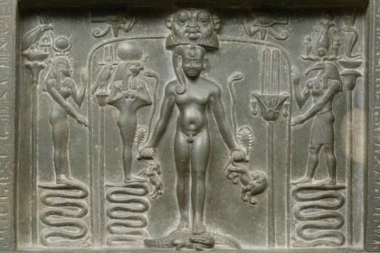 La estela Metternich, conjuros contra los ataques de serpientes y cocodrilos