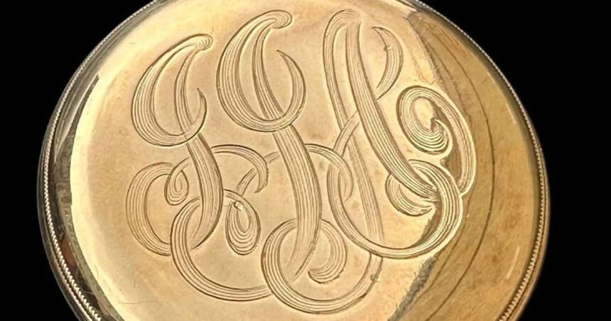 Imagen del papiro en el cual se ha podido leer las indicaciones para encontrar la tumba de Platón.