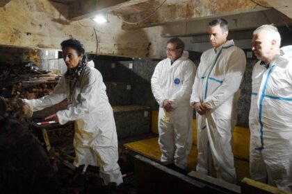 Abascal critica el show de Sánchez en el Valle de los Caídos: "Vuelve la necrofilia"