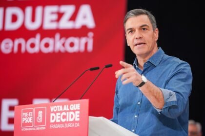 Sánchez dice que Begoña Gómez "va con el Athletic" esta noche pero guarda silencio sobre sus negocios