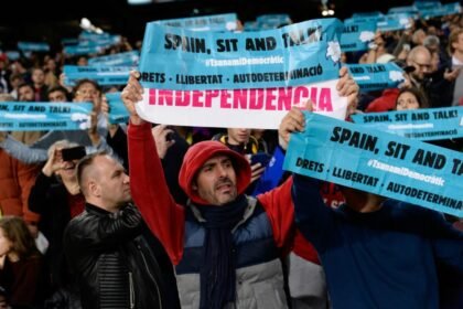 Cinco independentistas imputados por terrorismo en el 'caso Tsunami' se fugan de España