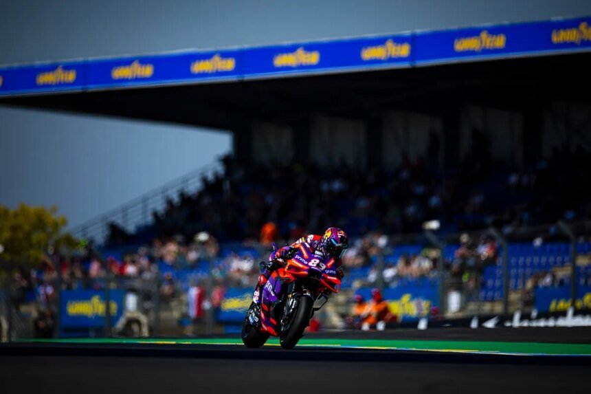 Jorge Martín, récord, pole y caída; palo para Marc Márquez