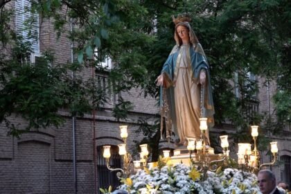 Así ha sido la «extraordinaria» procesión de la Virgen Milagrosa por Madrid casi cien años después