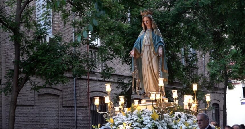 Así ha sido la «extraordinaria» procesión de la Virgen Milagrosa por Madrid casi cien años después