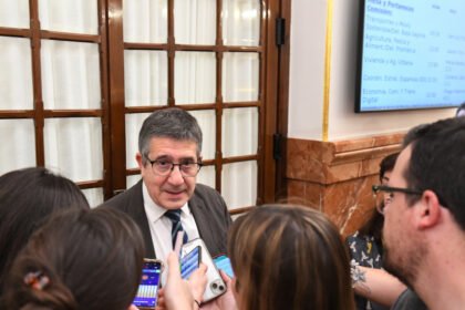 Patxi López llama «presidenta del Gobierno» a Begoña Gómez en el Congreso