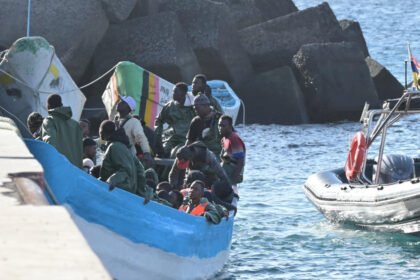 Canarias avisa de una situación «muy límite» respecto a la acogida de menores inmigrantes