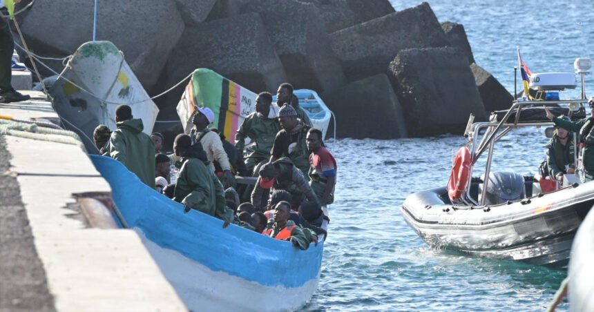 Canarias avisa de una situación «muy límite» respecto a la acogida de menores inmigrantes