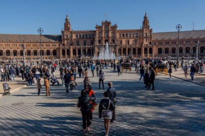 Apenas el 16 % de los andaluces apoya gravar el turismo con una tasa