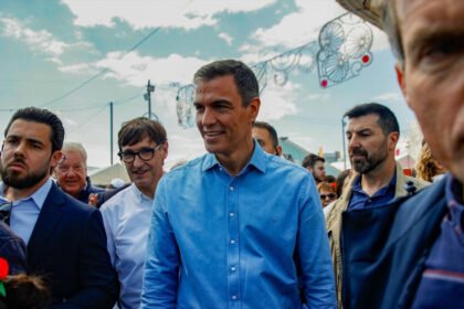 Increpan a Sánchez en su visita sorpresa a la Feria de Abril de Barcelona: «¿Vas a ir mañana a trabajar?»