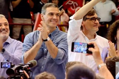 Sánchez e Illa cierran la campaña cargando contra la “máquina de fango” y los gobiernos de Junts y ERC