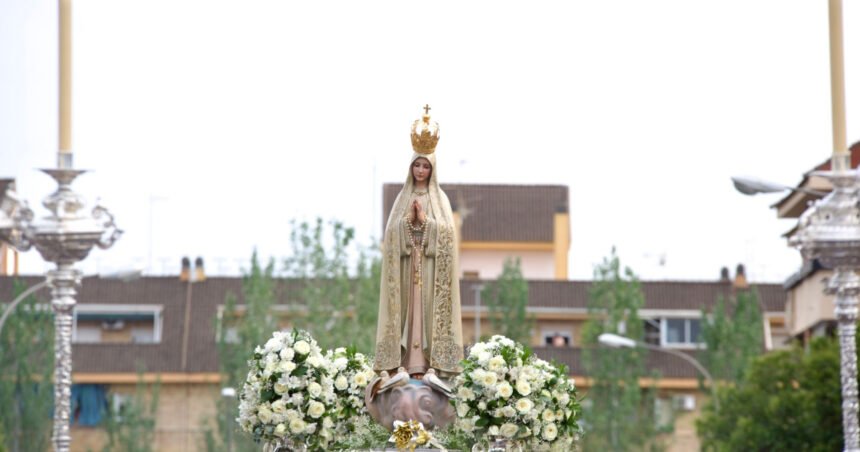 La Virgen de Fátima recorre el barrio que lleva su nombre