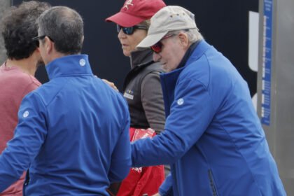 El Rey Juan Carlos y la infanta Elena acuden a Sanxenxo para seguir una regata